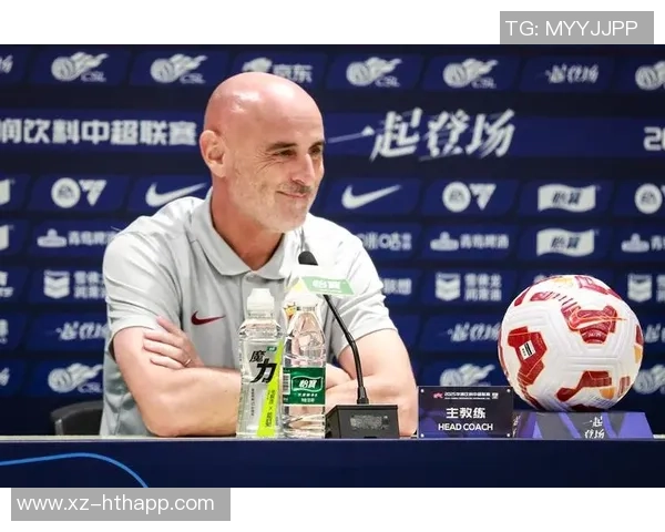 海港新闻官分享球队全家福穆斯卡特居中六名外援齐聚一堂